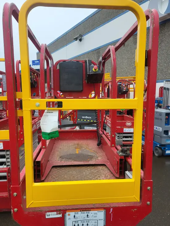 2018 MEC MICRO 19 Scissor Lift
