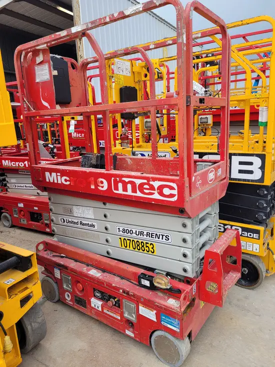 2018 MEC MICRO 19 Scissor Lift