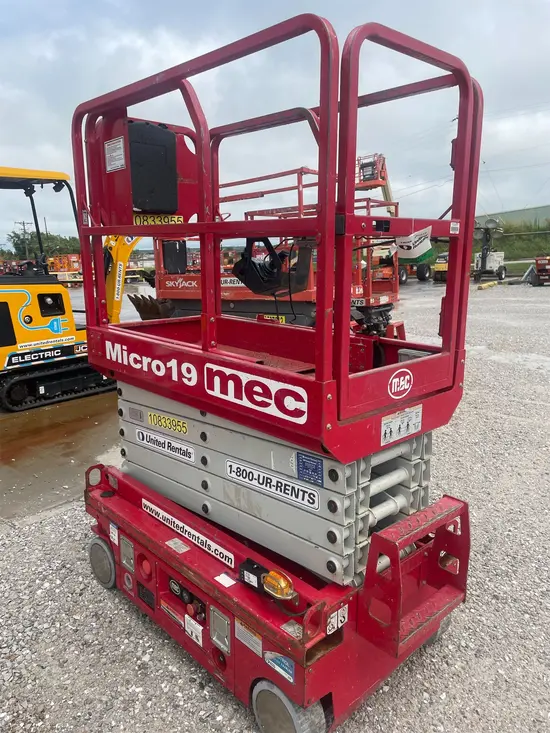 2018 MEC MICRO 19 Scissor Lift