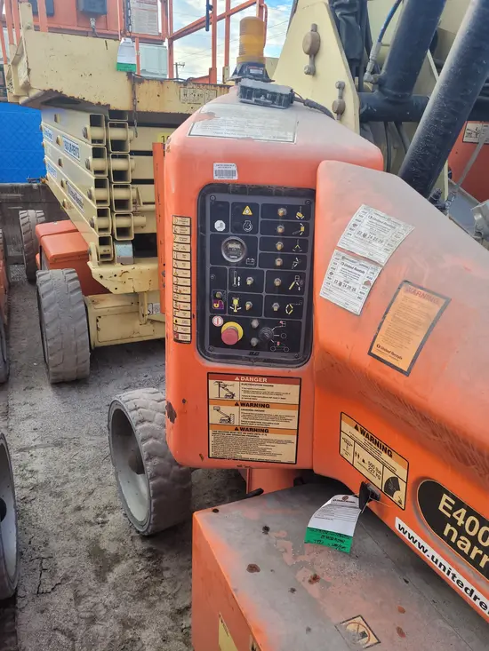 2015 JLG E400AJPN Articulating Boom Lift