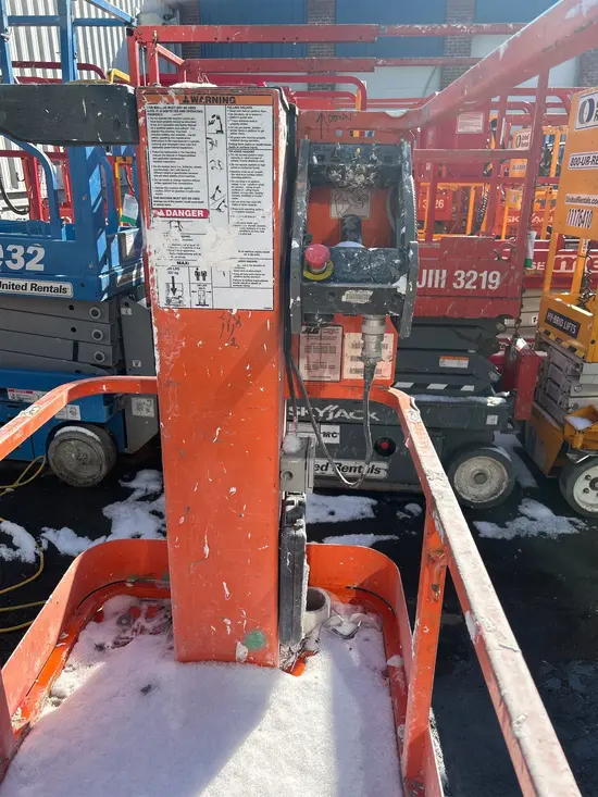 2014 JLG 1230ES Self-Propelled One-Person Lift