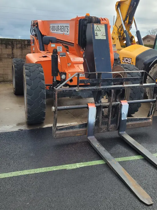2016 SKYTRAK 8042 Forklift