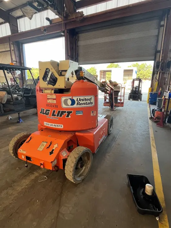 2013 JLG E400AJPN Articulating Boom Lift