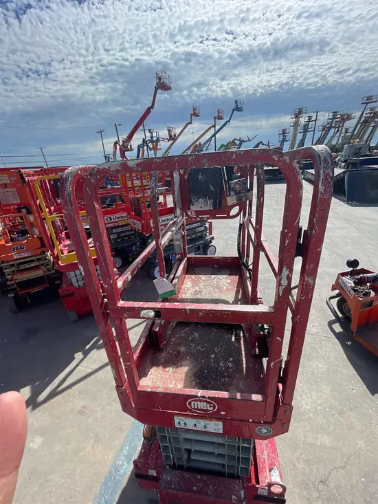 2019 MEC MICRO 19 Scissor Lift
