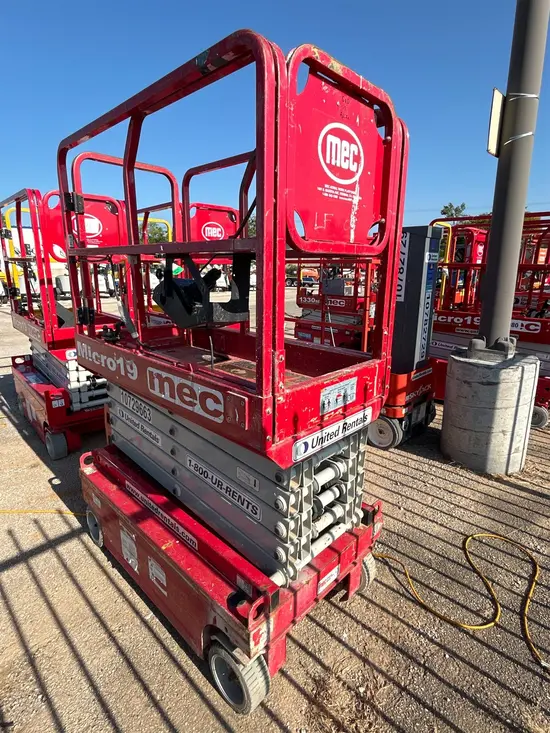 2018 MEC MICRO 19 Scissor Lift