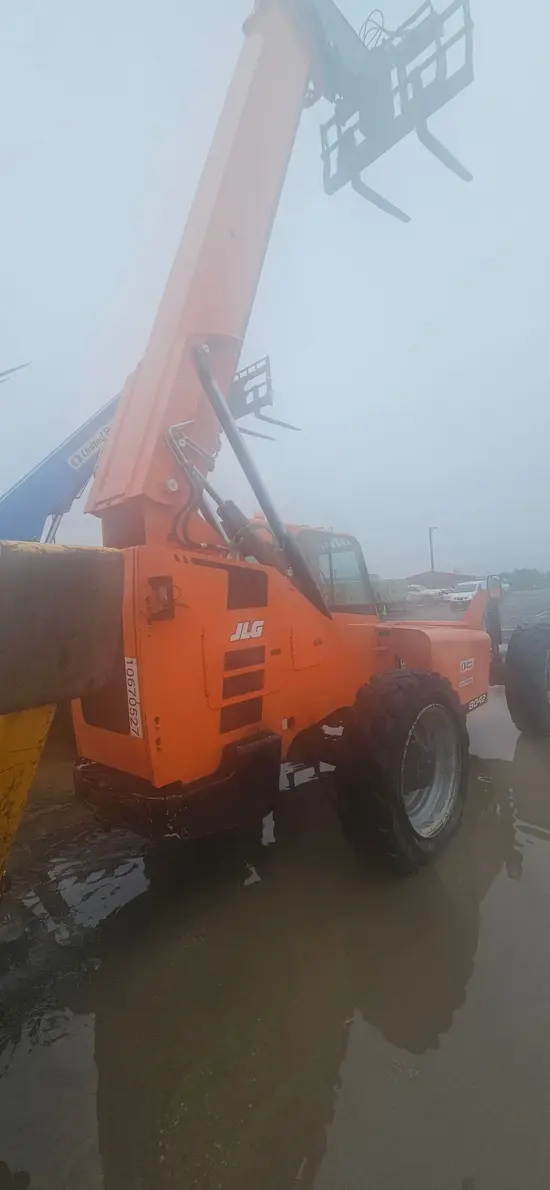 2017 SKYTRAK 8042 Forklift