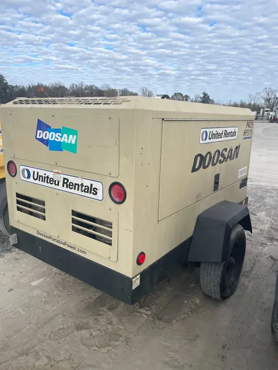 2018 Doosan P425/HP375WCU Air Compressor