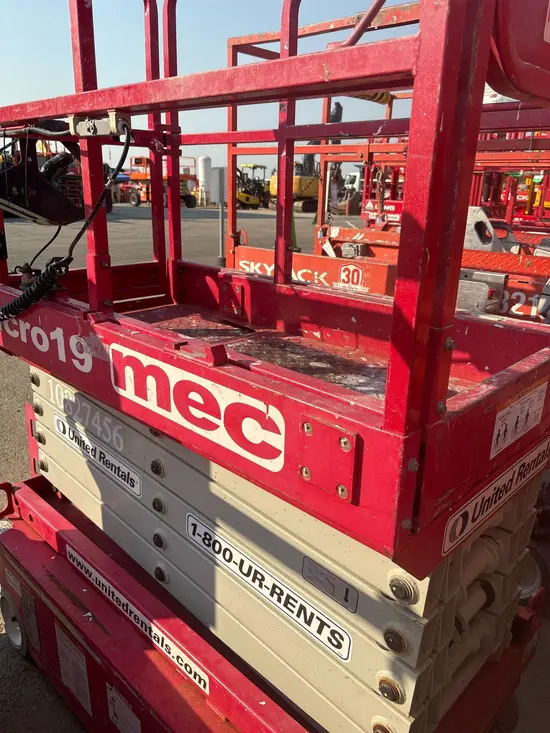 2018 MEC MICRO 19 Scissor Lift