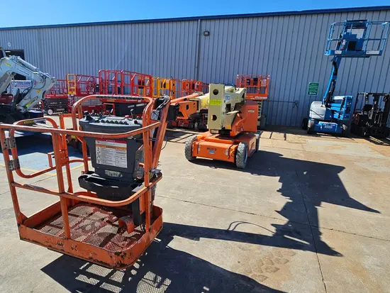 2013 JLG E400AJPN Articulating Boom Lift