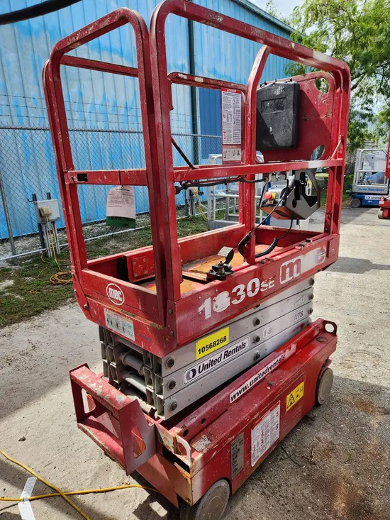 2017 MEC 1330SE Scissor Lift