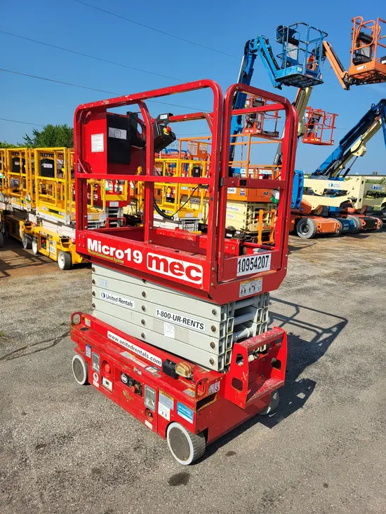 2019 MEC MICRO 19 Scissor Lift