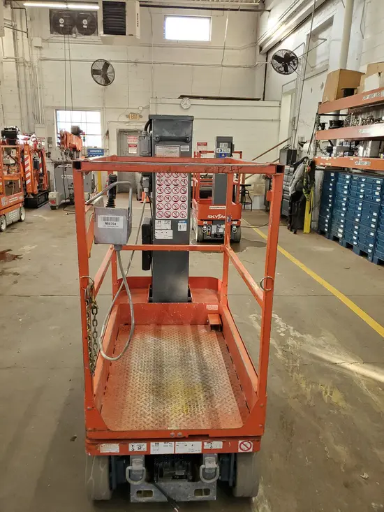 2015 Skyjack SJ12 Self-Propelled One-Person Lift