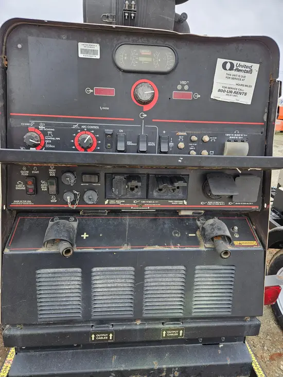 2019 Lincoln Electric VANTAGE 549 Welder