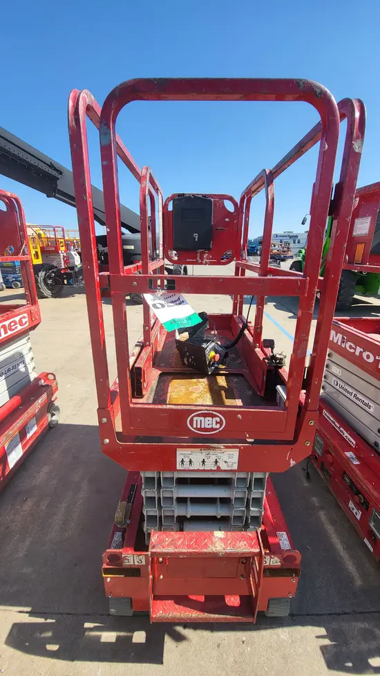 2018 MEC MICRO 19 Scissor Lift