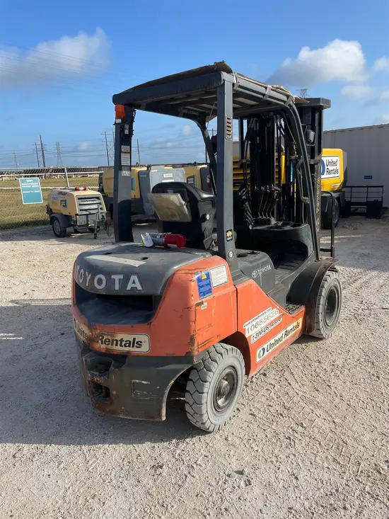 2017 Toyota 8FDU25 Warehouse Forklift
