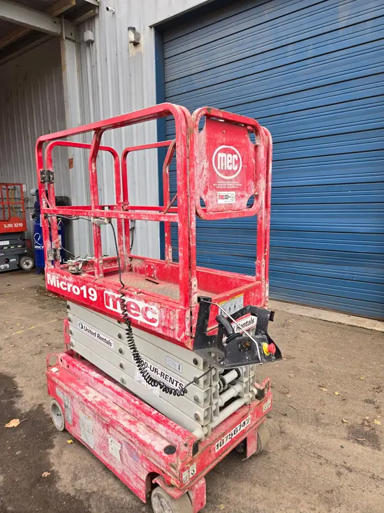 2018 MEC MICRO 19 Scissor Lift