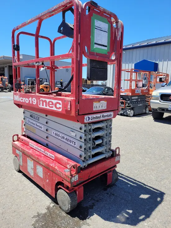 2018 MEC MICRO 19 Scissor Lift