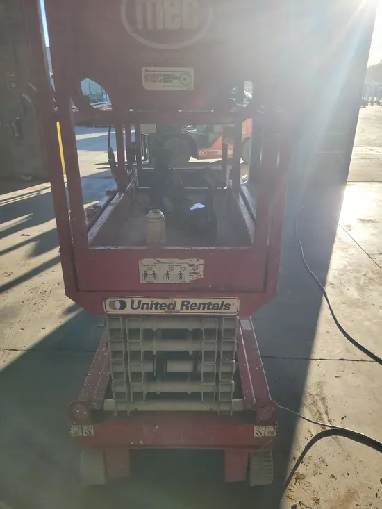 2018 MEC MICRO 19 Scissor Lift
