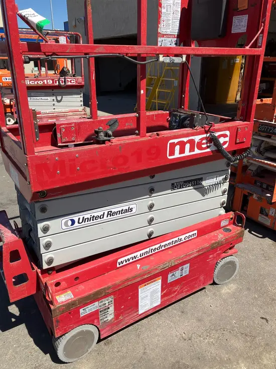 2019 MEC MICRO 19 Scissor Lift