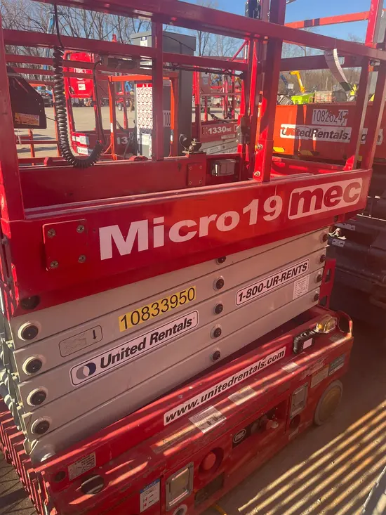 2018 MEC MICRO 19 Scissor Lift