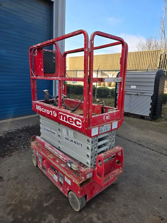 2018 MEC MICRO 19 Scissor Lift