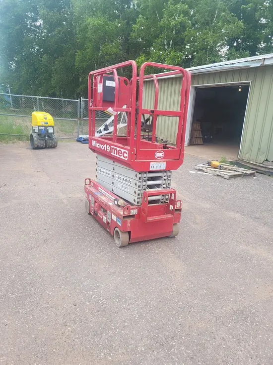 2018 MEC MICRO 19 Scissor Lift