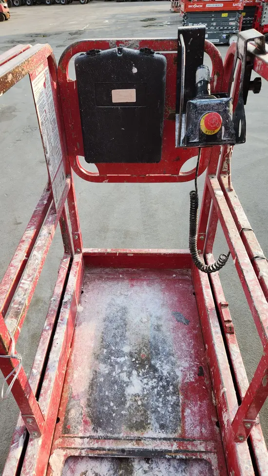 2018 MEC MICRO 19 Scissor Lift
