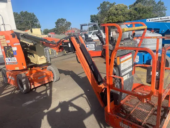 2016 JLG E300AJP Articulating Boom Lift