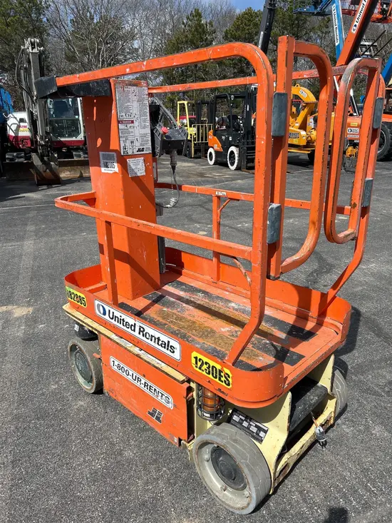 2014 JLG 1230ES Self-Propelled One-Person Lift