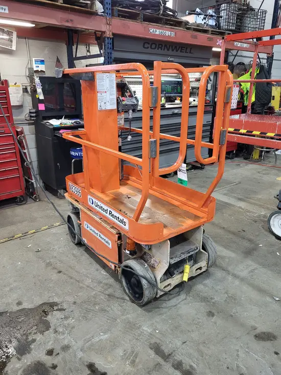 2014 JLG 1230ES Self-Propelled One-Person Lift