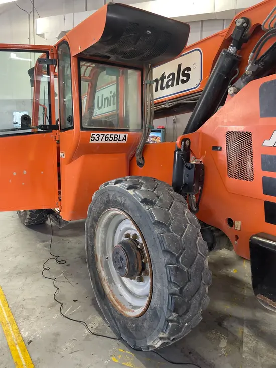 2017 SKYTRAK 8042 Forklift