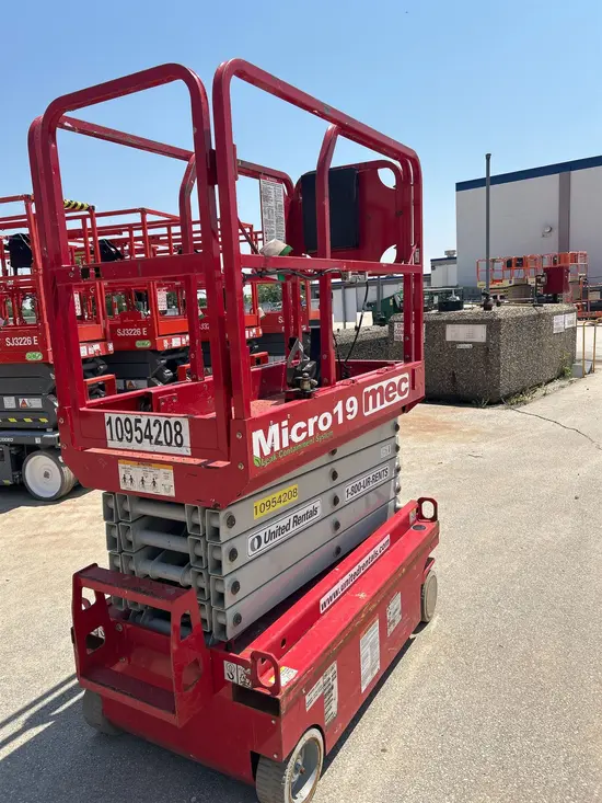 2019 MEC MICRO 19 Scissor Lift