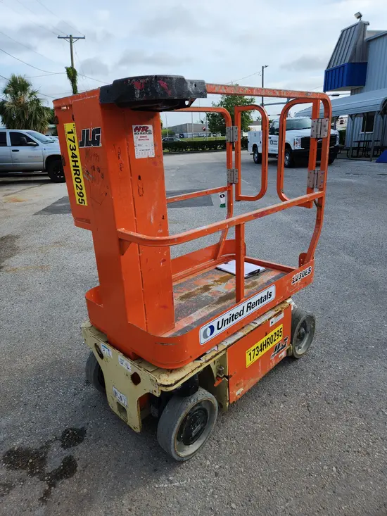 2019 JLG 1230ES Self-Propelled One-Person Lift