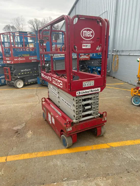 2018 MEC MICRO 19 Scissor Lift