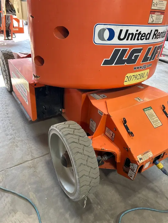2015 JLG E400AJPN Articulating Boom Lift