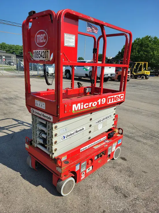 2019 MEC MICRO 19 Scissor Lift
