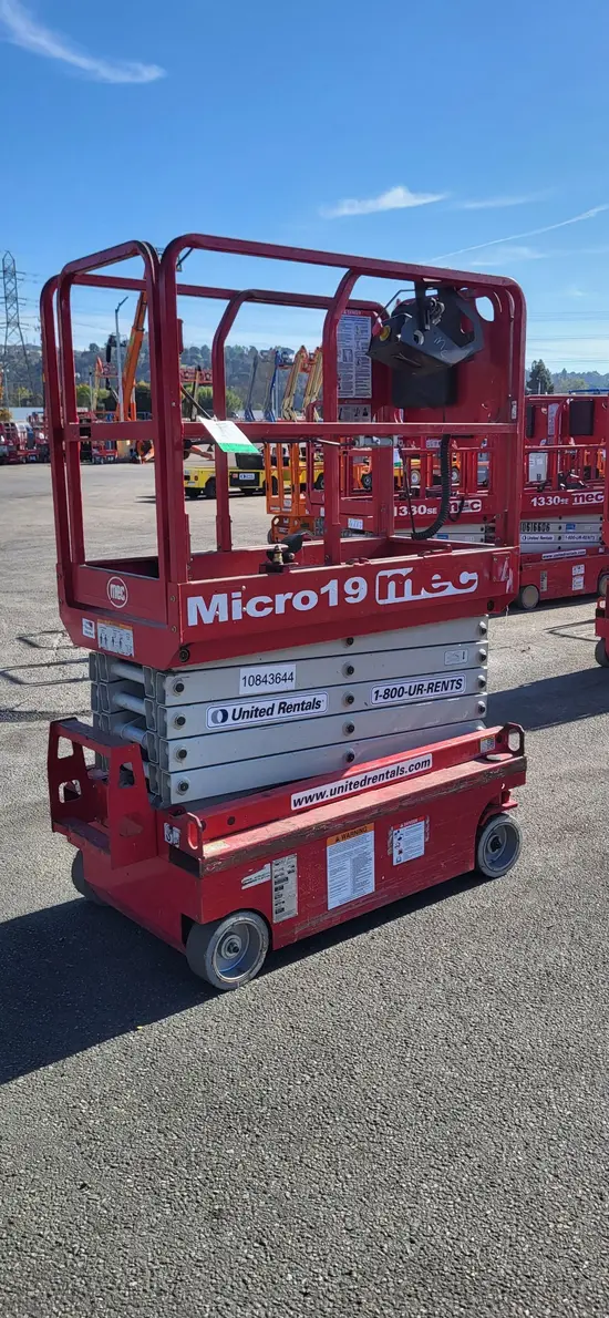 2018 MEC MICRO 19 Scissor Lift
