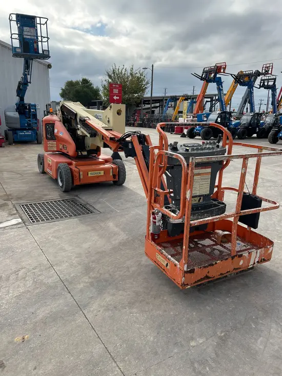 2014 JLG E400AJPN Articulating Boom Lift