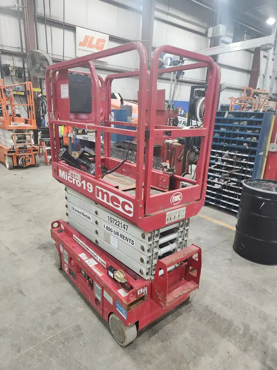 2018 MEC MICRO 19 Scissor Lift