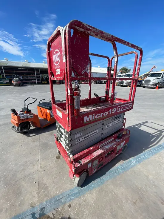 2019 MEC MICRO 19 Scissor Lift