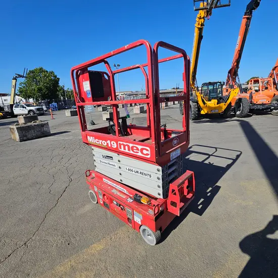2019 MEC MICRO 19 Scissor Lift