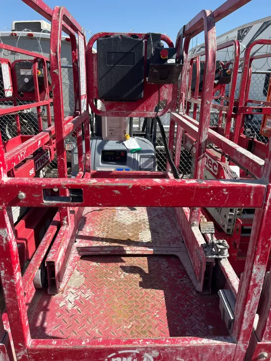2018 MEC MICRO 19 Scissor Lift