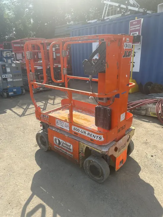 2016 JLG 1230ES Self-Propelled One-Person Lift