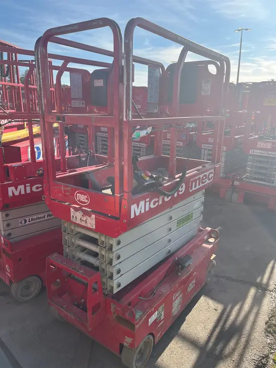 2018 MEC MICRO 19 Scissor Lift