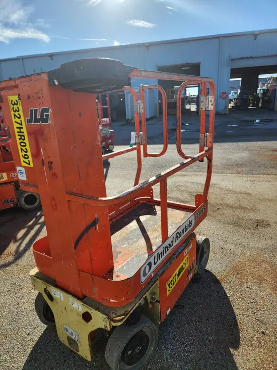 2019 JLG 1230ES Self-Propelled One-Person Lift