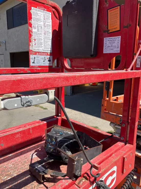 2019 MEC MICRO 19 Scissor Lift