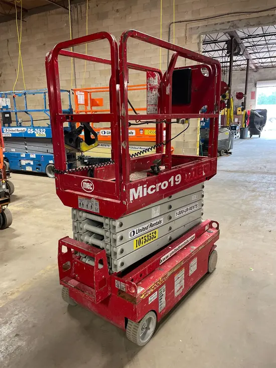 2018 MEC MICRO 19 Scissor Lift