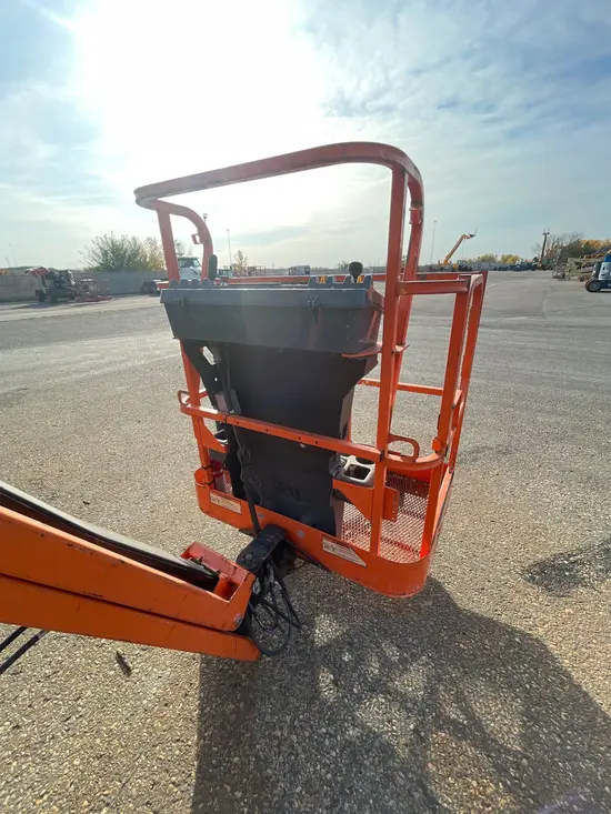 2016 JLG E400AJPN Articulating Boom Lift