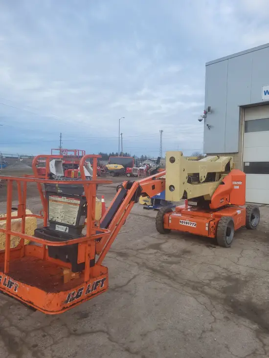 2013 JLG E450AJ Articulating Boom Lift
