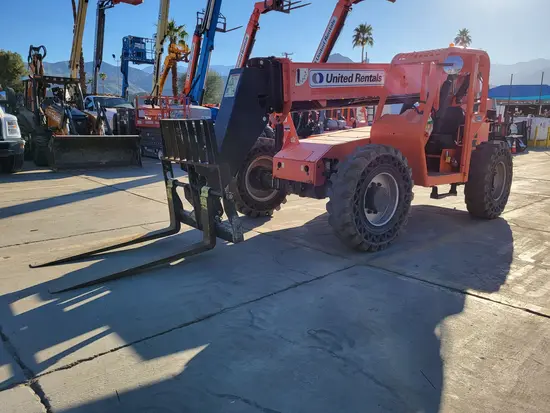 2015 SKYTRAK 6042 Forklift